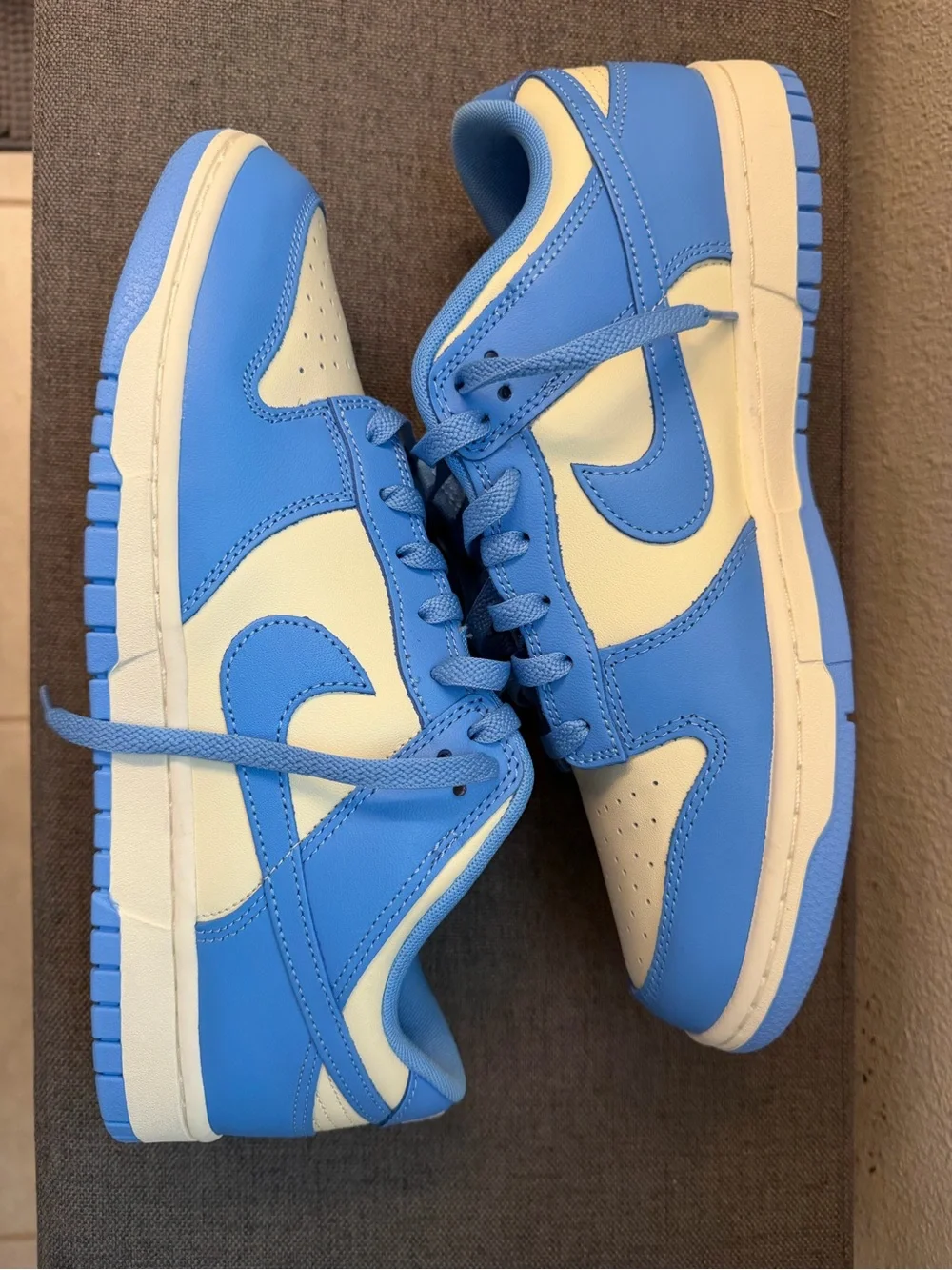 Nike Mens Light Blue and White Low-Top Sneakers